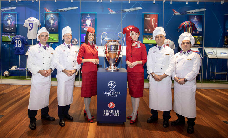 Yıldız futbolcuların Şampiyonlar Ligi finallerinde giydiği formalar sergilendi