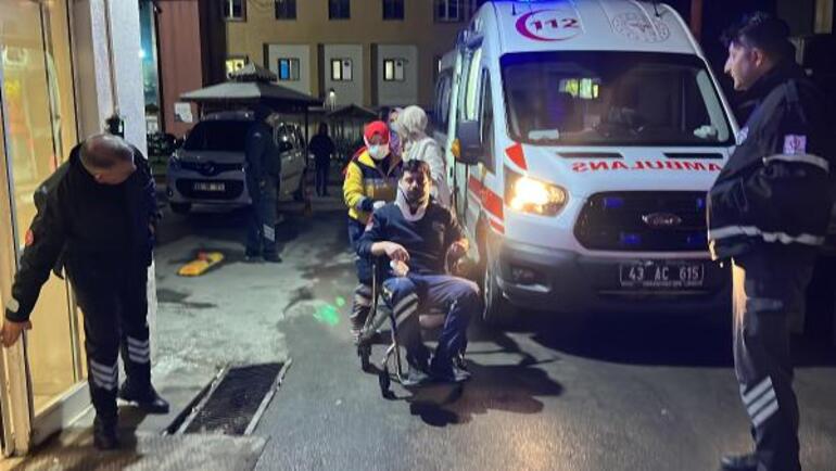 Kütahya'da ambulans devrildi; 3 sağlık personeli yaralı