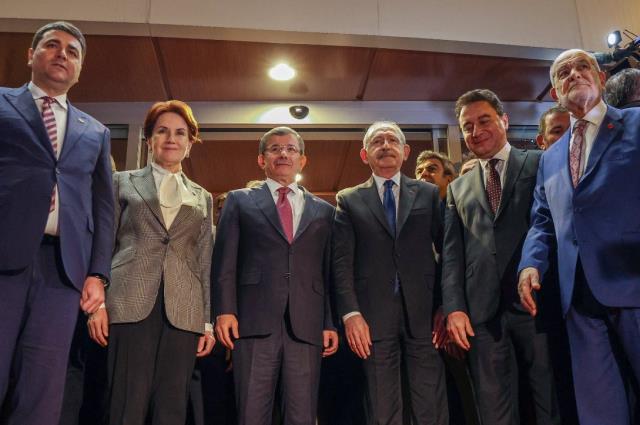 Aday açıklanırken yüzü asık olduğu görülen Akşener, yaptığı paylaşımla sessizliğini bozdu: Tarih yazacağız!