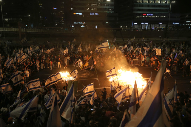 Netanyahu'nun oğlu, İsrail'deki protestoları ABD'nin fonladığını iddia etti