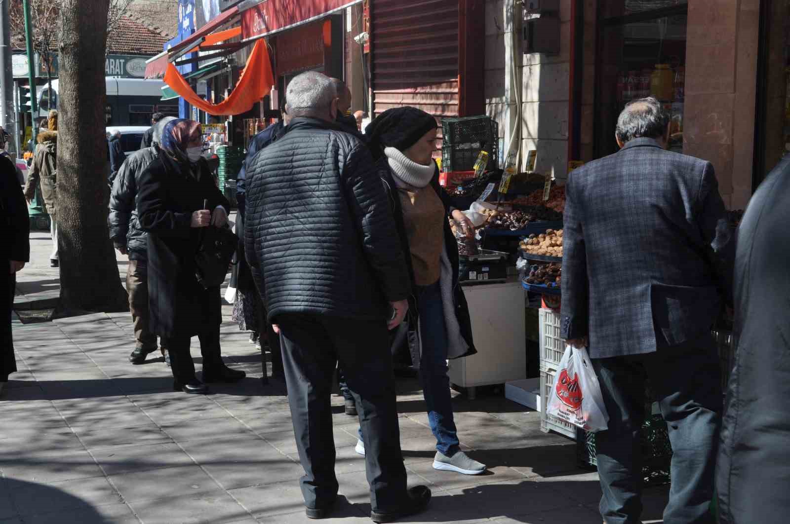 (ÖZEL) Eskişehir’de Ramazan alışverişi yoğunluğu yaşanıyor