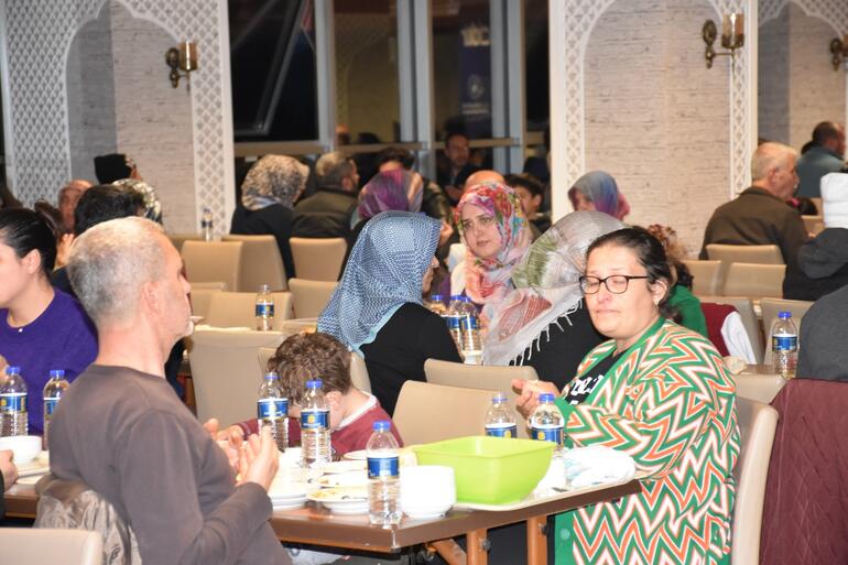 Bakan Kasapoğlu, Kırıkkale’de depremzedelerle iftar yaptı