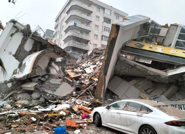 Kahramanmaraş'ta 36 kişinin can verdiği Ezgi Apartmanı'yla ilgili korkunç gerçek: Kolonları kesilmiş