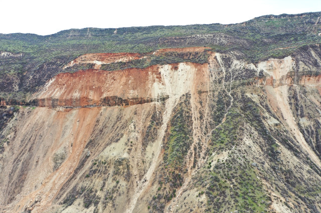 Yeri yerinden oynatan depremin Çekirge Dağı'nda yarattığı değişim inanılmaz! Hala sesler geliyor