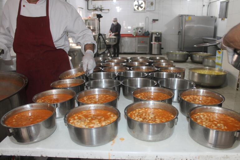 Ağrı'da 4 bin kişiye Kızılay'dan iftar yemeği