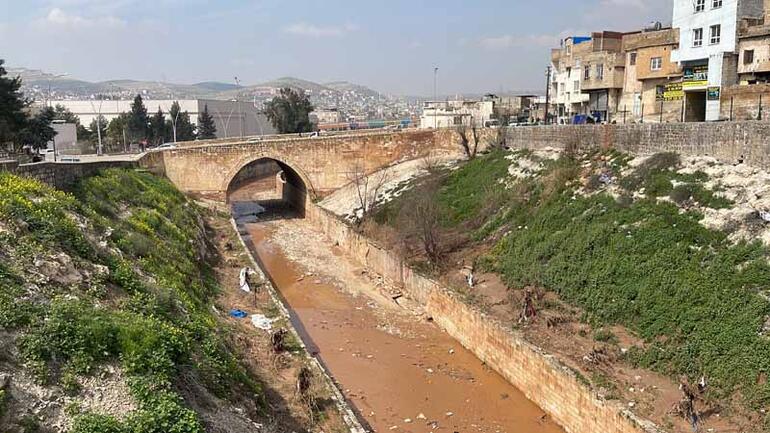 Şanlıurfa’da dere yatakları genişletiliyor, TIR şoförü aranıyor