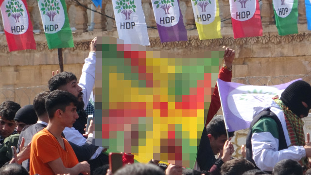 Mardin'de Nevruz kutlamasında skandal görüntüler! HDP'li Günay'ın da katıldığı etkinlikte PKK paçavrası açtılar