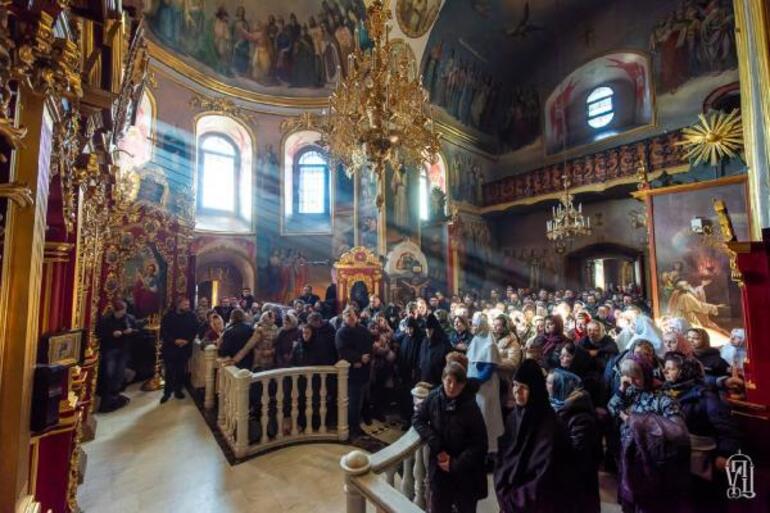 Tahliyesi istenen Ukrayna Ortodoks Kilisesi’nin yerleşkesinde gergin bekleyiş