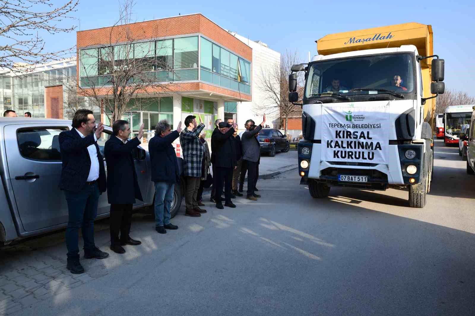 Depremden etkilenen üreticiler için bağışlanan yemler Eskişehir’den yola çıktı