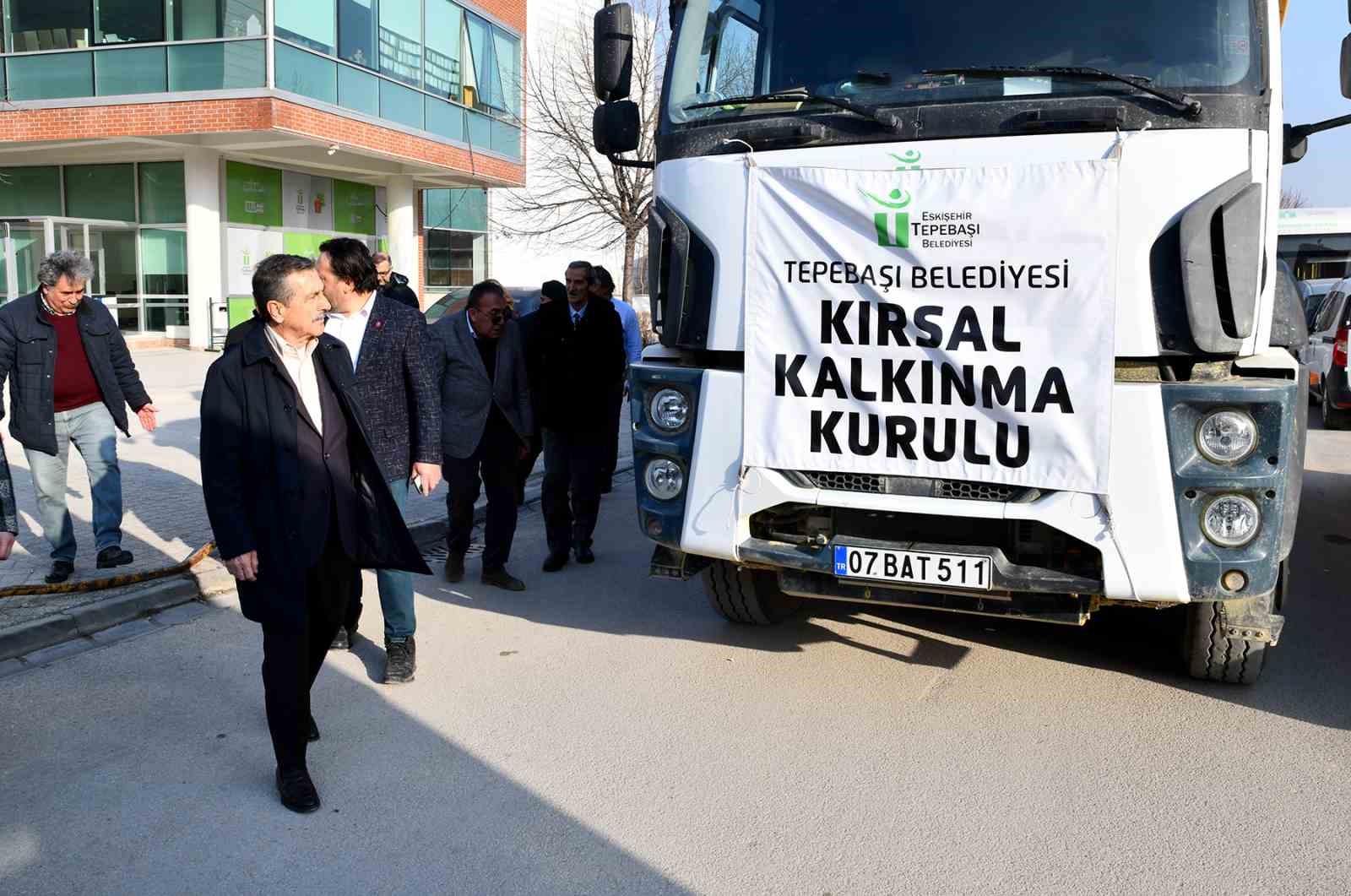 Depremden etkilenen üreticiler için bağışlanan yemler Eskişehir’den yola çıktı