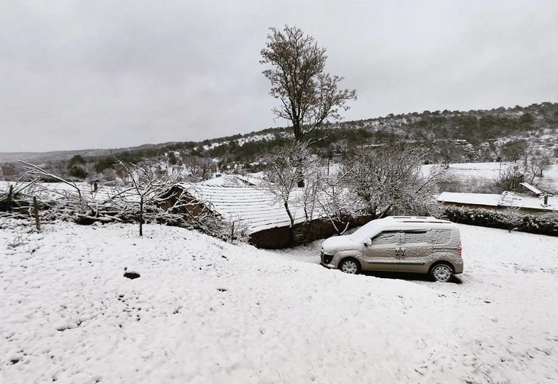 Eskişehir’in yüksek kesimlerine kar yağdı