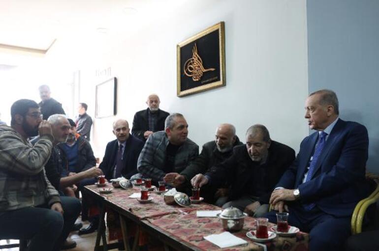 Cumhurbaşkanı Erdoğan Fatih'te esnafı ziyaret etti