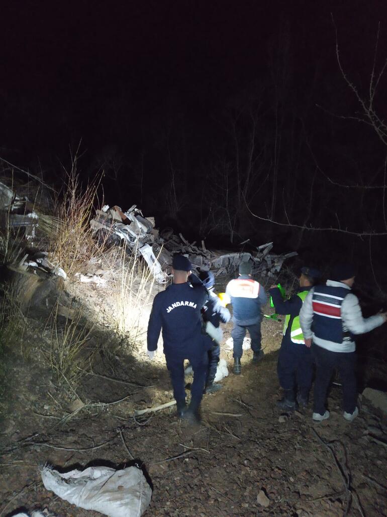 Malatya'da kayısı yüklü kamyon şarampole devrildi: 7 ölü