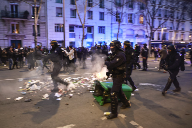 Protesto ve grevler sürerken Macron geri adım atmıyor: Reform yıl sonundan önce yürürlüğe girmeli