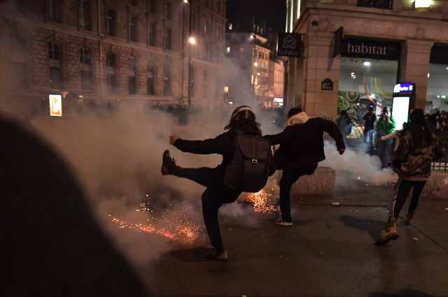 Protesto ve grevler sürerken Macron geri adım atmıyor: Reform yıl sonundan önce yürürlüğe girmeli