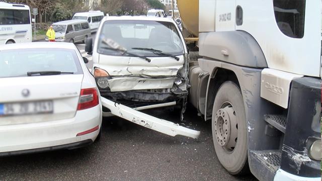 Freni boşalan kamyon, öğrenci servisi dahil 14 aracı biçti: 1 yaralı