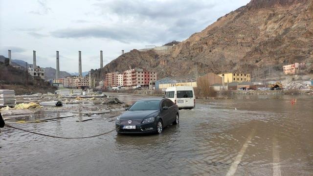 Yusufeli Baraj'ının suları ilçe merkezine ulaştı! Cadde ve sokaklar göle döndü