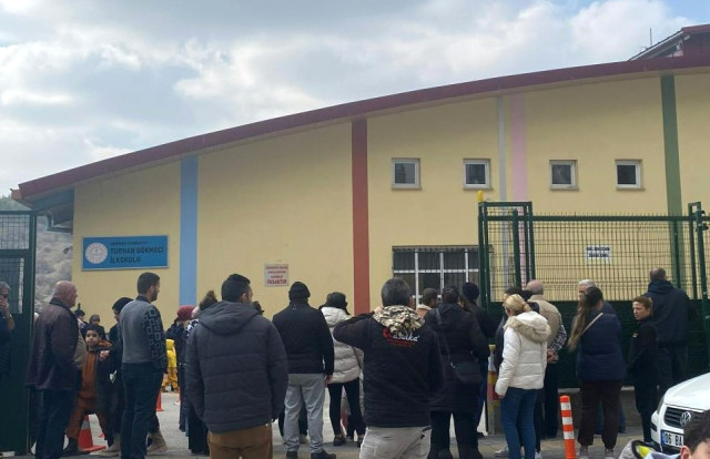 Ankara'da hareketli dakikalar! Sinir krizi geçiren şahıs ilkokuldaki 20 kişiyi rehin aldı