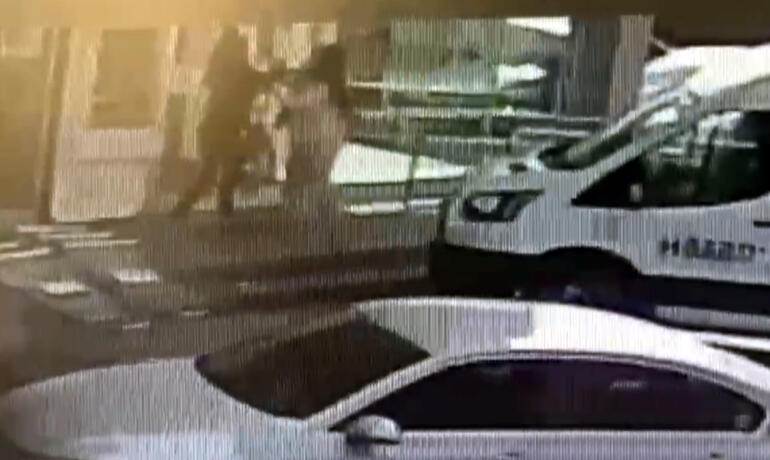 Kadınlar Günü’nde kadın müdür yardımcısına saldırı kamerada