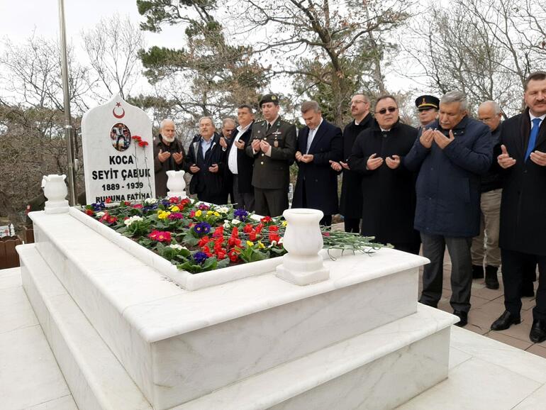 Çanakkale Savaşları kahramanı Seyit Onbaşı, mezarı başında anıldı