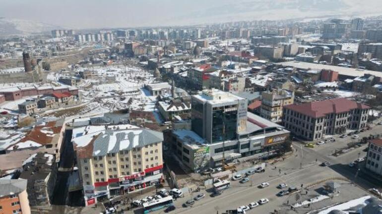Erzurum'da riskli 47 yıllık bina yıkılıyor