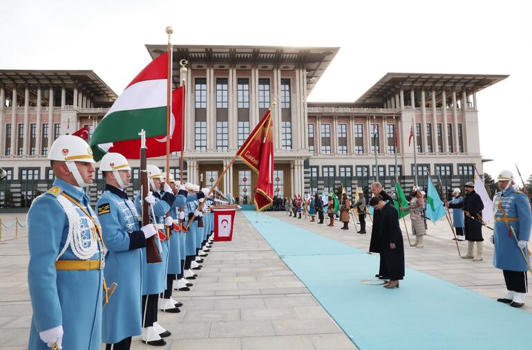 Erdoğan, Macaristan Cumhurbaşkanı Novak'ı resmi törenle karşıladı