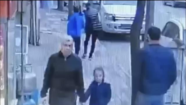 Bursa'da ilginç hırsızlık! Kulaklığı çalıp cinsel organına sakladı, kameralara yakalandı