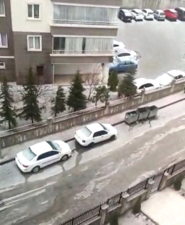 Ankara'da şiddetli yağış ve dolu hayatı felç etti! Evleri su bastı