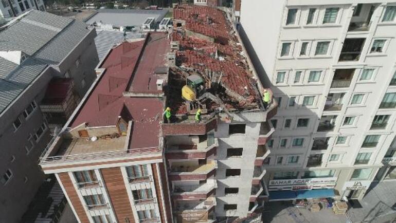 Sosyal medyada çok konuşulan Bağcılar’daki binanın yıkımına başlandı
