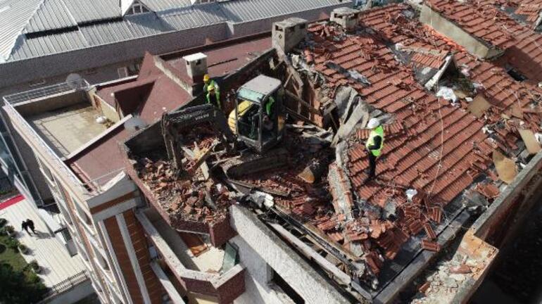 Sosyal medyada çok konuşulan Bağcılar’daki binanın yıkımına başlandı