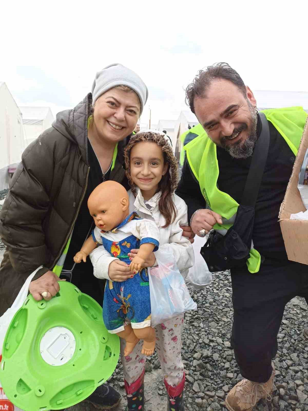 Eskişehirli kuaförler depremzede çocuklara kişisel bakım hizmeti verdi