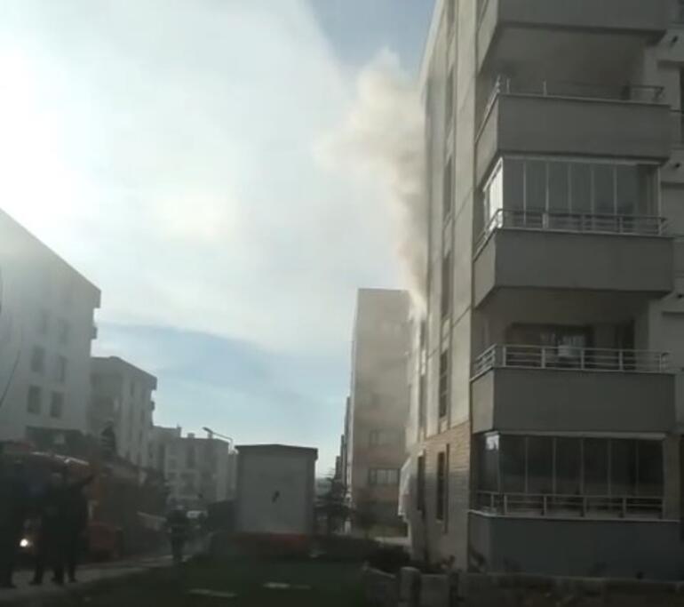 Diyarbakır’da evini ateşe verip kaçtı
