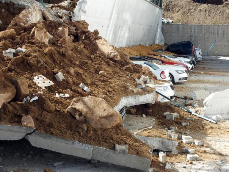 Yozgat'ta 11 aracın istinat duvarı altında kalmasına soruşturma