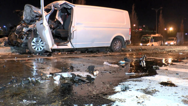 16 yaşındaki ehliyetsiz sürücü dehşet saçtı! Minibüste sıkışan 1 kişi öldü, 1 kişi yaralandı