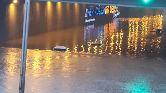 Diyarbakır’daki kuvvetli yağış; 9 otomobil hasar gördü, 80 ev ve iş yerini su bastı