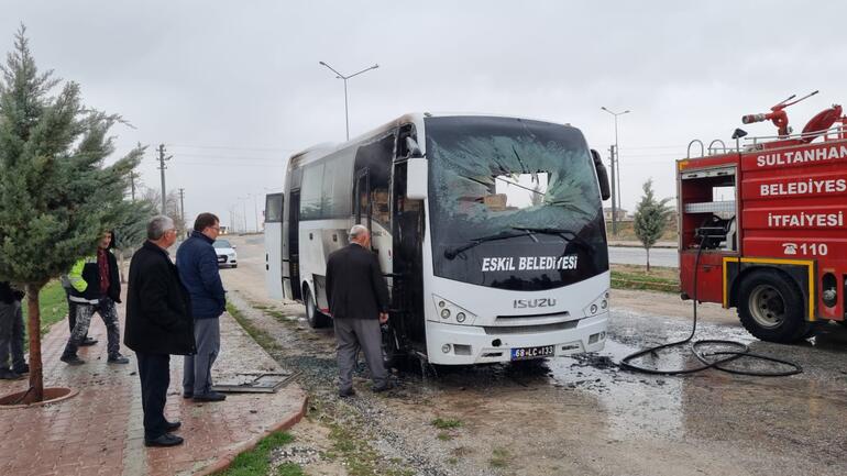 Aksaray'da öğrenci servis midibüsü yandı