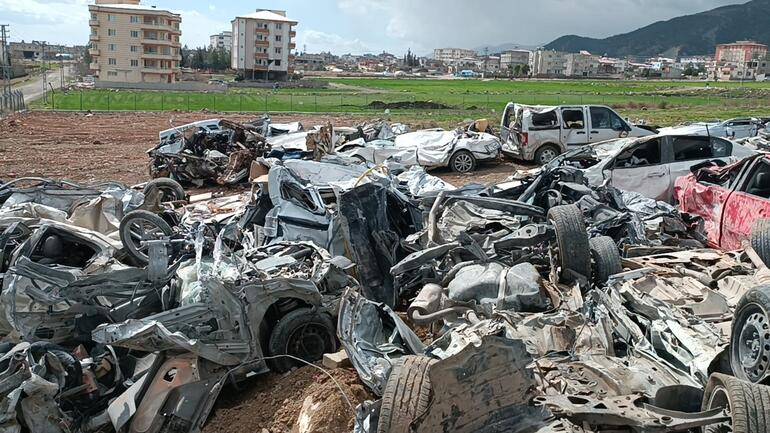 Depremin vurduğu İslahiye'de, 950 araç hurdaya döndü