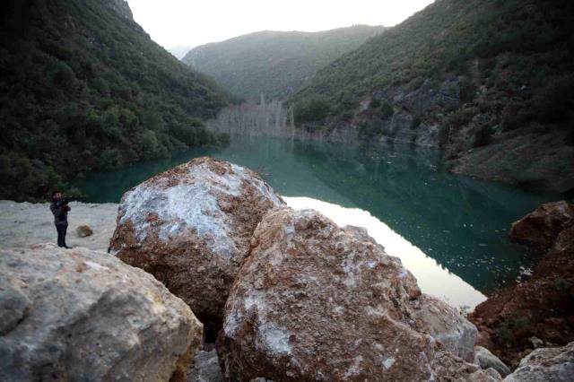 Depremde dağ dağa kavuştu, doğal göl oluştu