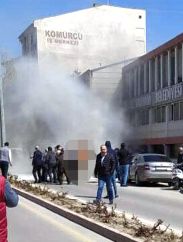 Kayseri'de belediye ile yol yapım anlaşmazlığı yaşayan adam kendini ve eşini ateşe verdi