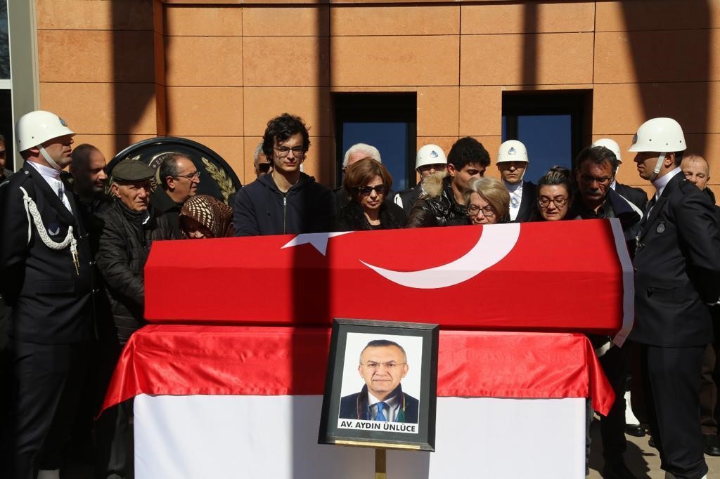 Büyükşehir Belediyesi Başkan Vekili Aydın Ünlüce gözyaşları içinde uğurlandı