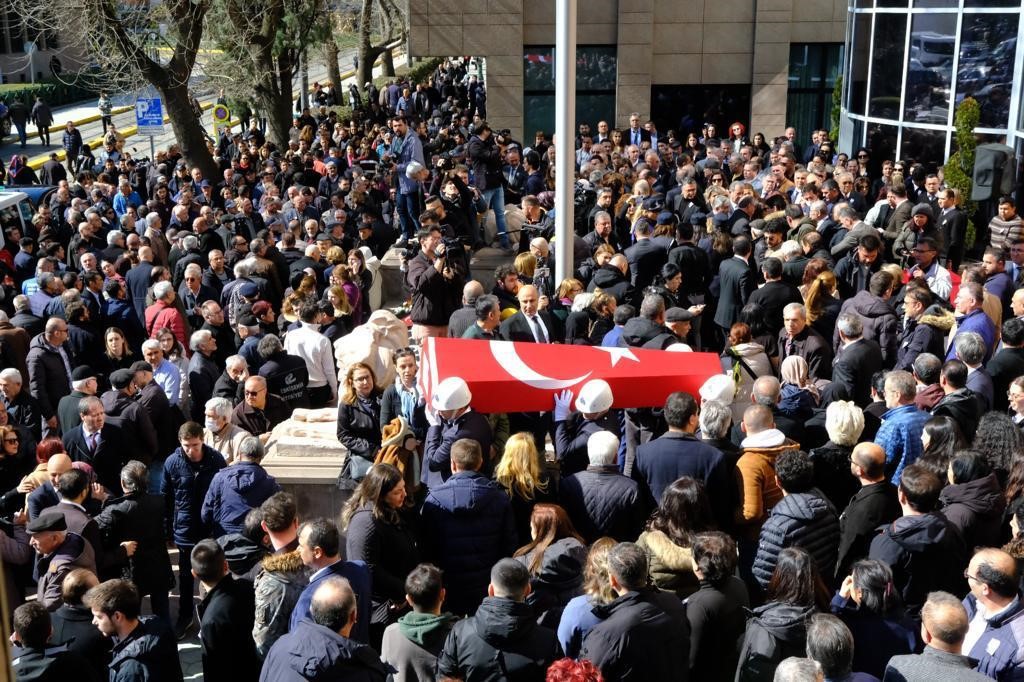 Büyükşehir Belediyesi Başkan Vekili Aydın Ünlüce gözyaşları içinde uğurlandı