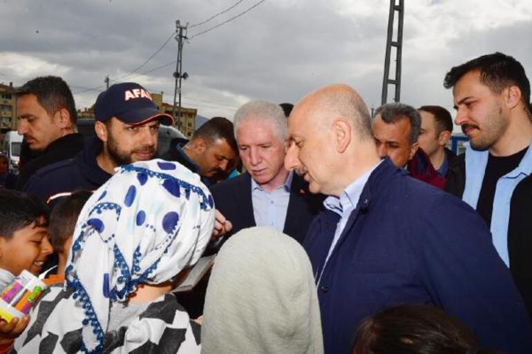 Bakan Karaismailoğlu, Gaziantep’te depremzedelerle görüştü