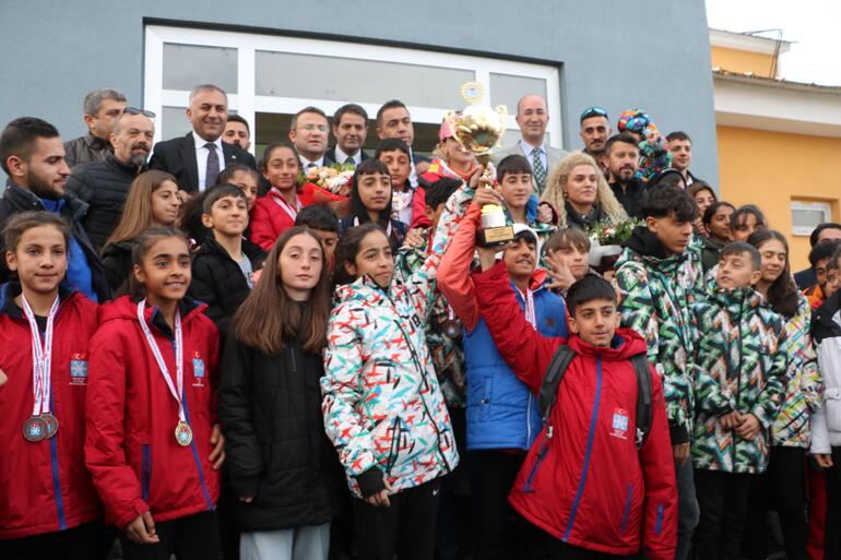 Yüksekovalı sporcular, Kayaklı Koşu Türkiye Şampiyonası'ndan 33 madalya ile döndü