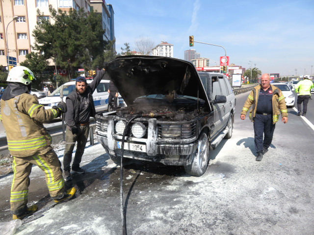 Kadıköy'de cipi yanan genç kadın, gözyaşlarına boğuldu