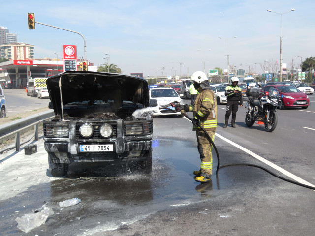 Kadıköy'de cipi yanan genç kadın, gözyaşlarına boğuldu
