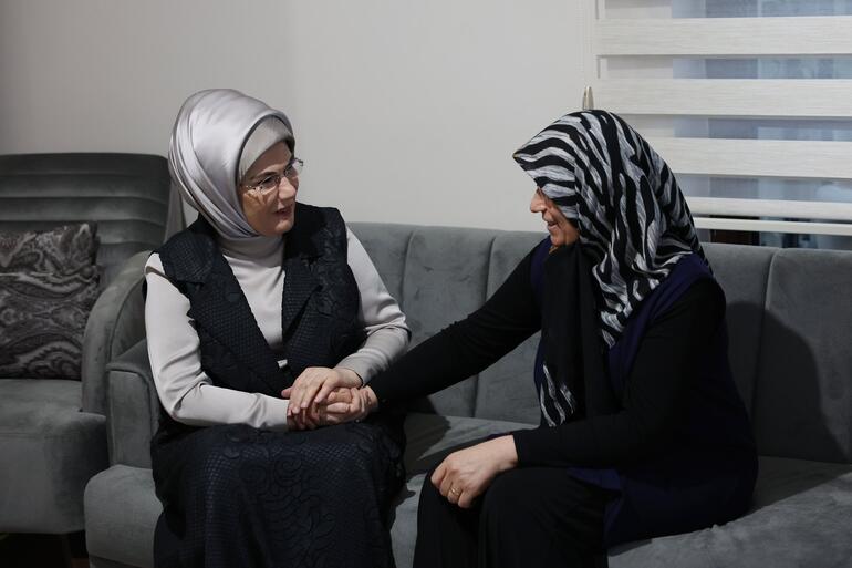 Emine Erdoğan, ilk iftarını Ankara'ya yerleşen depremzede aile ile birlikte yaptı