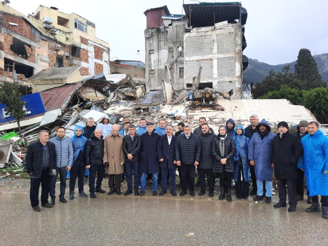 Gazetecilerden depremin vurduğu Hatay'a ziyaret! AK Partili Yayman çalışmalar hakkında bilgi verdi