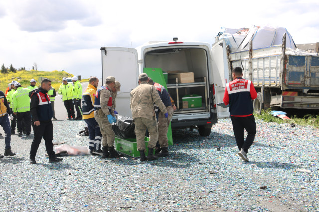 Şanlıurfa'da feci kaza! Kamyonet sürücüsü ve yanındaki öldü, 4 kişi yaralandı