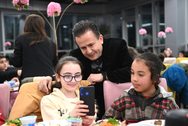 İlk kez oruç tutan 500 çocuk birlikte iftar açtı, ortaya çok güzel görüntüler çıktı