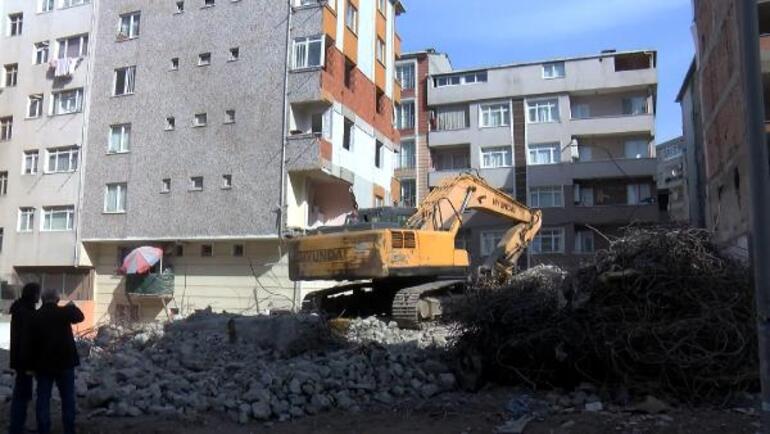 Bahçelievler'de yıkım sırasında hasar gören apartmanın duvarları onarıldı